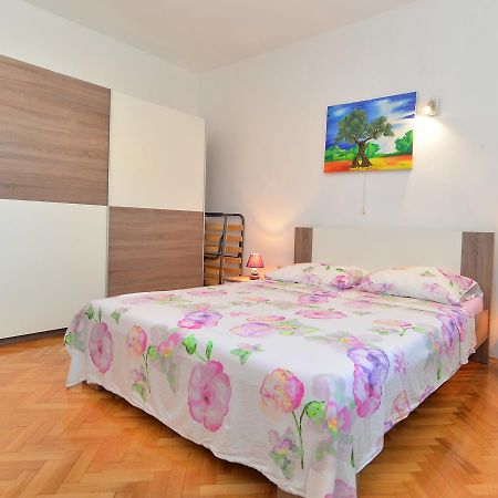Apartments Gracijano 1724 Liznjan Exterior photo