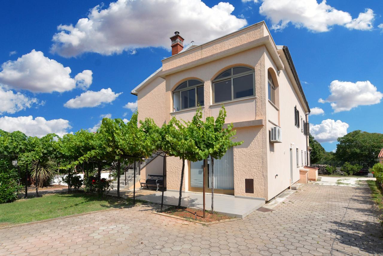 Apartments Gracijano 1724 Liznjan Exterior photo
