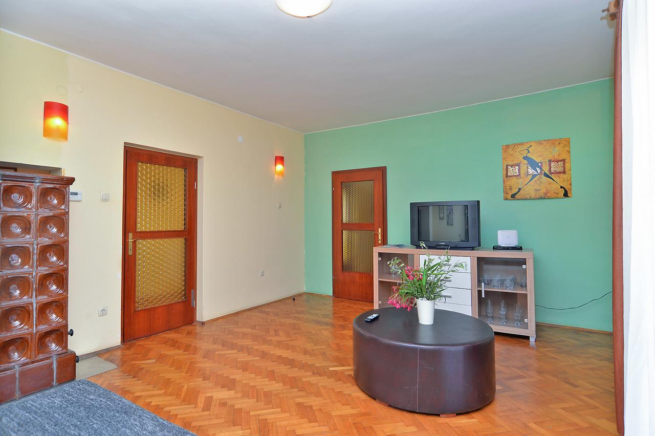 Apartments Gracijano 1724 Liznjan Exterior photo